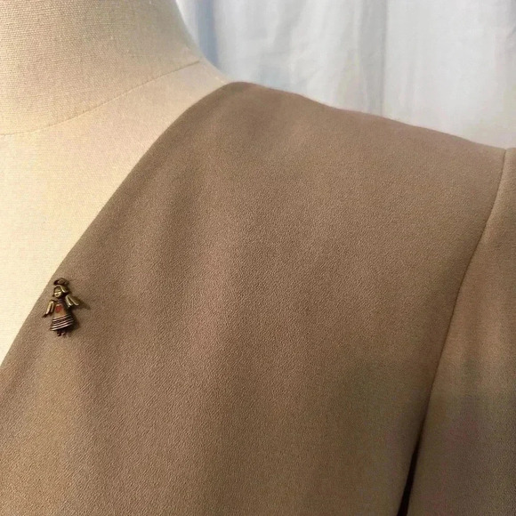 2piece Lined Skirt Suit. Rena Rowan. Jacket Sz 6. Skirt Sz8. One Button. 23” Hem - Picture 2 of 9